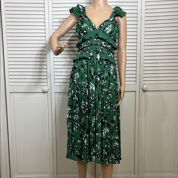 self portrait cold shoulder floral printed dress in green Maxi Dress Self Portrait Green Cold Shoulder Dress Self Portrait Cold  Shoulder Floral Printed Midi Dress